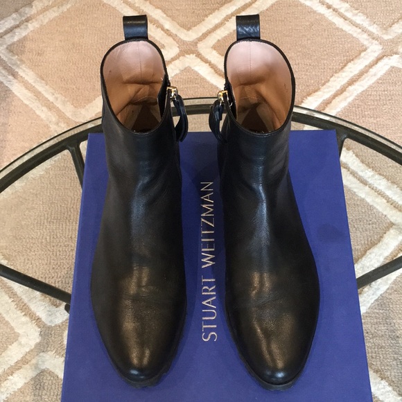 Stuart Weitzman Riley Ankle Zip Up Bootie with Lug Sole Black Size 8. Like New! - Picture 6 of 16